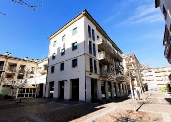 Zona - Negozio piazzale Giovanni Bertacchi, 51, Sondrio - foto 1