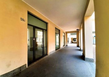 Interno palazzo - Negozio piazzale Giovanni Bertacchi, 51, Sondrio - foto 5
