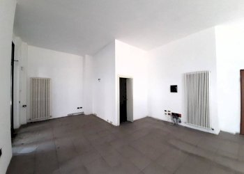Stanza non arredata - Negozio piazzale Giovanni Bertacchi, 51, Sondrio - foto 7