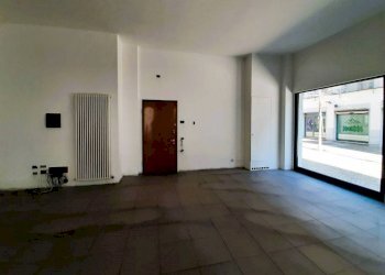 Stanza non arredata - Negozio piazzale Giovanni Bertacchi, 51, Sondrio - foto 8