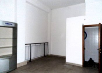 Stanza non arredata - Negozio piazzale Giovanni Bertacchi, 51, Sondrio - foto 11