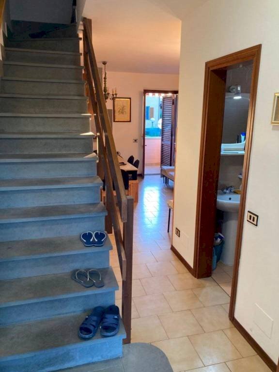 Interno appartamento - Villa a Schiera viale Roma, 353, Massa - foto 2