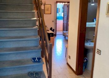 Interno appartamento - Villa a Schiera viale Roma, 353, Massa - foto 2