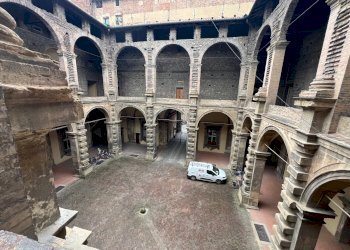 Trilocale via delle Belle Arti, Bologna (zona Centro Storico) - foto 18