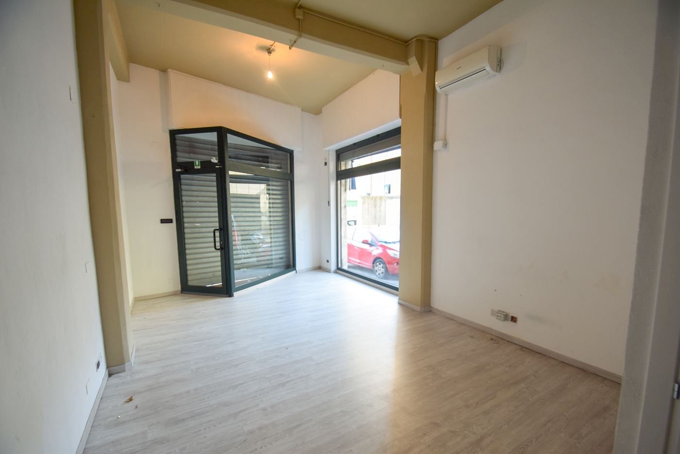 Commercial Premises Via Buffa, Genova (neighborhood Voltri) - photo 2