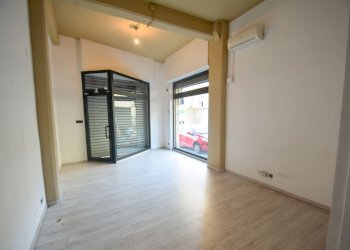 Locale Commerciale Via Buffa, Genova (zona Voltri) - foto 2