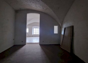 20240209_144106.jpg - Magazzino Corso Cavour 10, Todi - foto 7