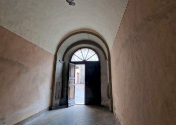 20240209_144553.jpg - Magazzino Corso Cavour 10, Todi - foto 12