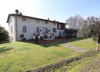 vendesi villa ristrutturata con parco luccaIMG_983 - Villa Via del Cimitero di Ciciana, Lucca - foto 3