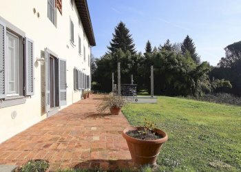 vendesi villa ristrutturata con parco luccaIMG_982 - Villa Via del Cimitero di Ciciana, Lucca - foto 4