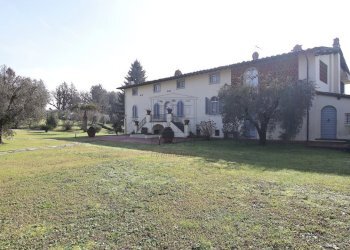 vendesi villa ristrutturata con parco luccaIMG_983 - Villa Via del Cimitero di Ciciana, Lucca - foto 2