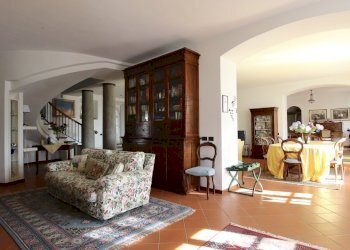 vendesi villa ristrutturata con parco luccaIMG_980 - Villa Via del Cimitero di Ciciana, Lucca - foto 12