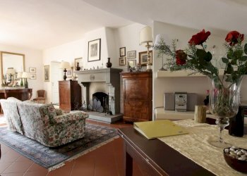 vendesi villa ristrutturata con parco luccaIMG_980 - Villa Via del Cimitero di Ciciana, Lucca - foto 15