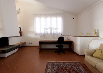 vendesi villa ristrutturata con parco luccaIMG_977 - Villa Via del Cimitero di Ciciana, Lucca - foto 26