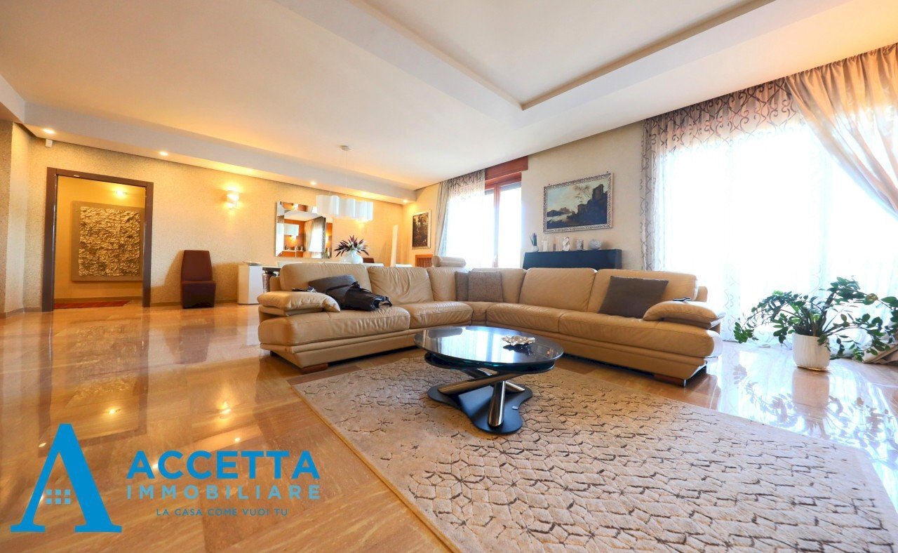 sala - Appartamento Piazza Giovanni XXIII 13, Taranto - foto 1