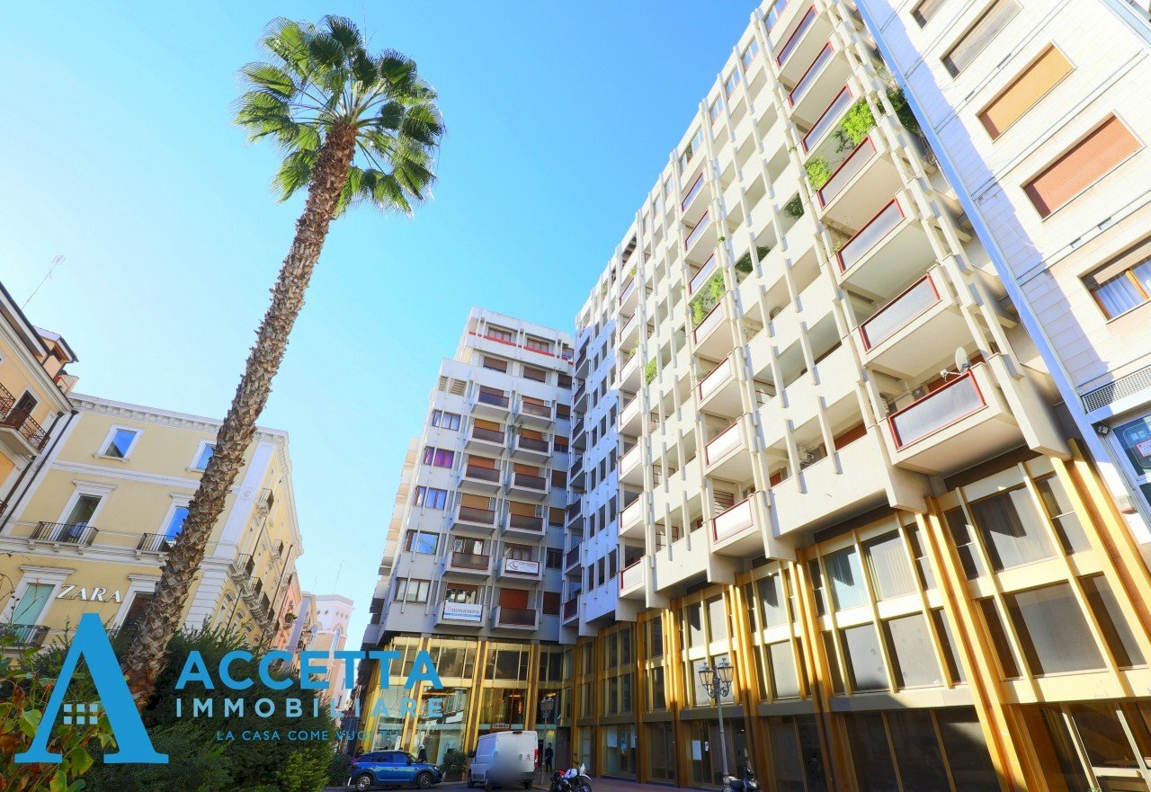 facciata - Appartamento Piazza Giovanni XXIII 13, Taranto - foto 2