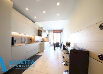 cucina - Appartamento Piazza Giovanni XXIII 13, Taranto - foto 12