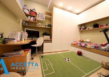 camera da letto - Appartamento Piazza Giovanni XXIII 13, Taranto - foto 18