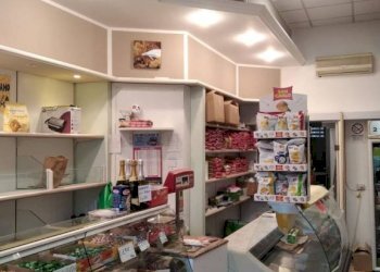 Interno non residenziale - Negozio corso Lucio Quinzio Cincinnato, 218, Torino - foto 2