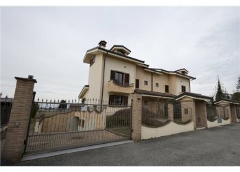 Casa indipendente Via Trento, 34, Leini - foto 1