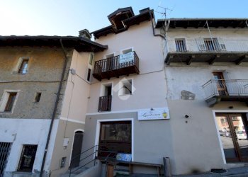 Two-room apartment Via Hugonin, Chatillon - photo 1