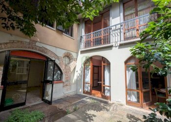 Cortile interno - Shop via Andrea Fantoni, 1, Alzano Lombardo - photo 2