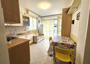 2.jpg - Bilocale via aurelia  196, San Bartolomeo al Mare - foto 1