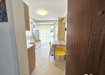 1.jpg - Bilocale via aurelia  196, San Bartolomeo al Mare - foto 2