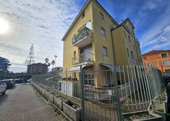 12.jpg - Bilocale via aurelia  196, San Bartolomeo al Mare - foto 13