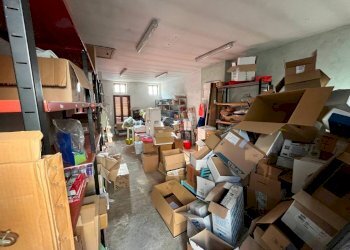 Box auto - Colorificio - Ferramenta - Elettricità via Vittorio Veneto, 22, Riva presso Chieri - foto 2