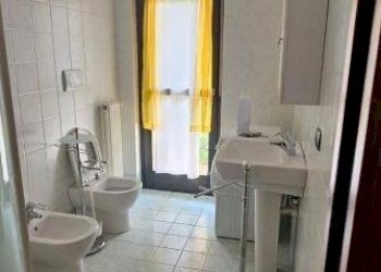 Bagno - Two-room apartment Cuneo (neighborhood Donatello) - photo 4