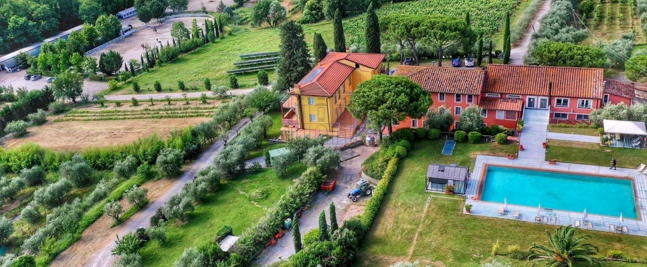 Vendesi albergo Montecarlo Lucca con podere (4).jp - Casale Via di Montecarlo 59, Lucca - foto 3