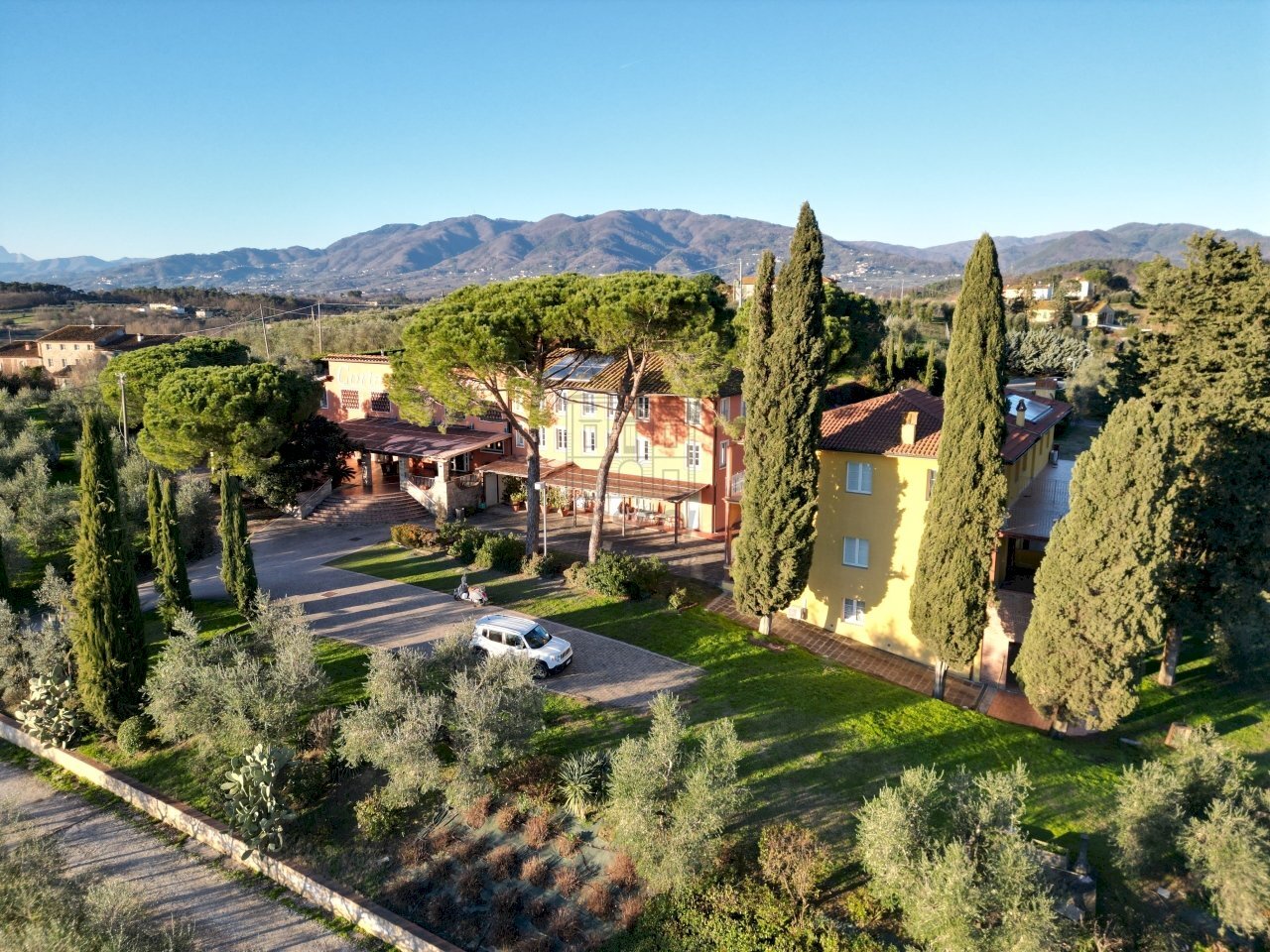 vendesi albergo montecarlo lucca con podereDJI_015 - Casale Via di Montecarlo 59, Lucca - foto 1