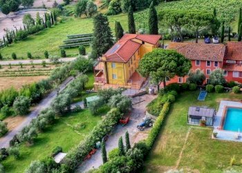 Vendesi albergo Montecarlo Lucca con podere (4).jp - Casale Via di Montecarlo 59, Lucca - foto 3