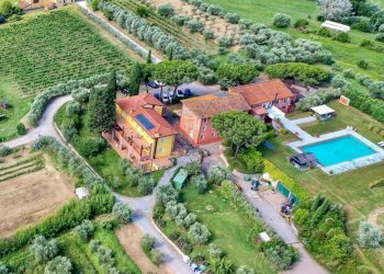 Vendesi albergo Montecarlo Lucca con podere (5).jp - Casale Via di Montecarlo 59, Lucca - foto 4