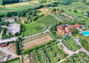 Vendesi albergo Montecarlo Lucca con podere (1).jp - Casale Via di Montecarlo 59, Lucca - foto 5