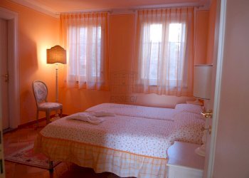 camera appartamento 1 (1).jpg - Casale Via di Montecarlo 59, Lucca - foto 26