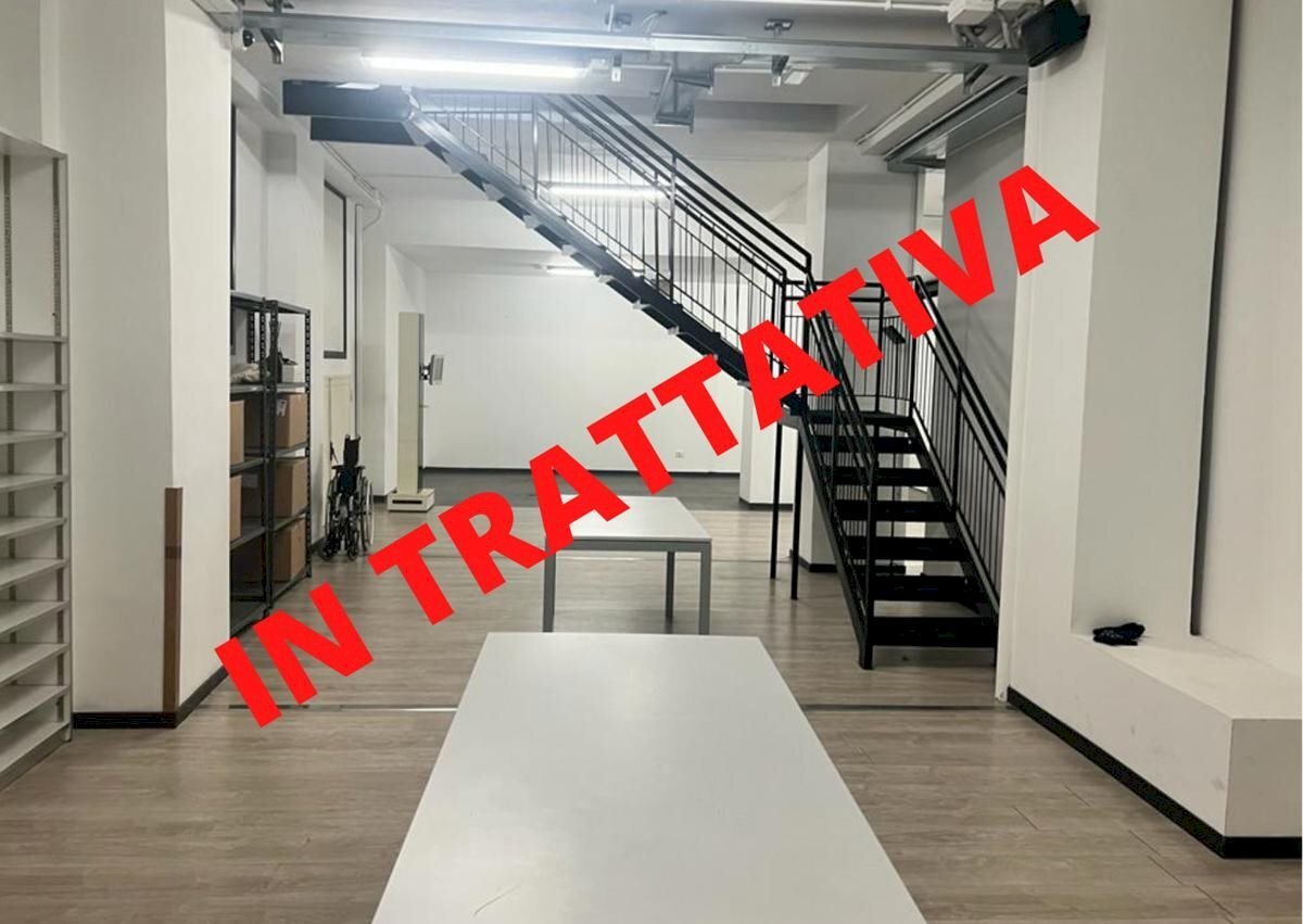 Warehouse Piazza Rivoli, 7, Torino - photo 1