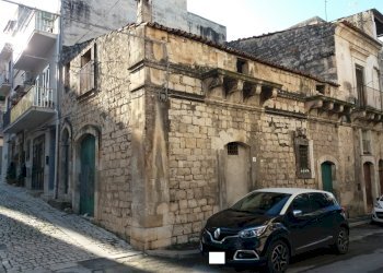 Casa indipendente VIA ROSOLINO PILO ANG. VIA BIXIO, Scicli - foto 1