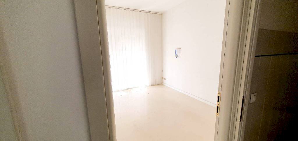 Ufficio via Luciano Manara, 5, Pomezia - foto 3