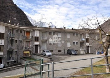 Facciata - Trilocale Rosone Via ceresole, 7, Locana - foto 1