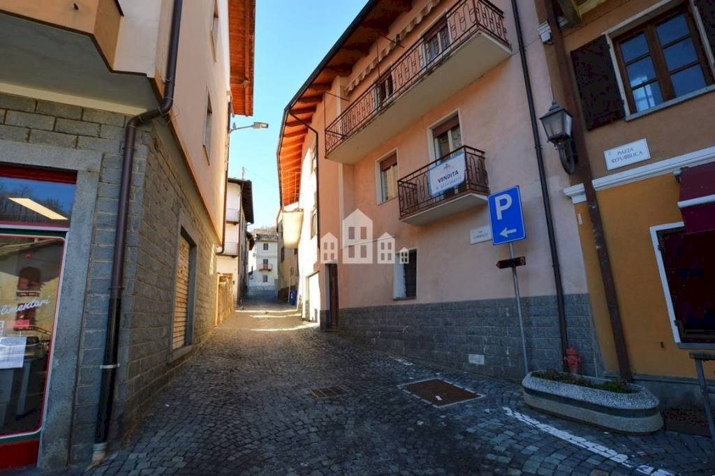 Zona - Independent house via Garibaldi, 2, Brosso - photo 1