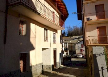 Facciata - Casa indipendente via Garibaldi, 2, Brosso - foto 2