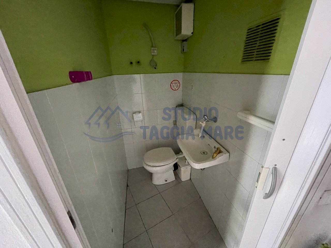 IMG_1547.JPG - Ufficio Viale Giuseppe Mazzini 3, Taggia - foto 3