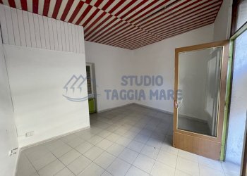 IMG_1550.JPG - Ufficio Viale Giuseppe Mazzini 3, Taggia - foto 1