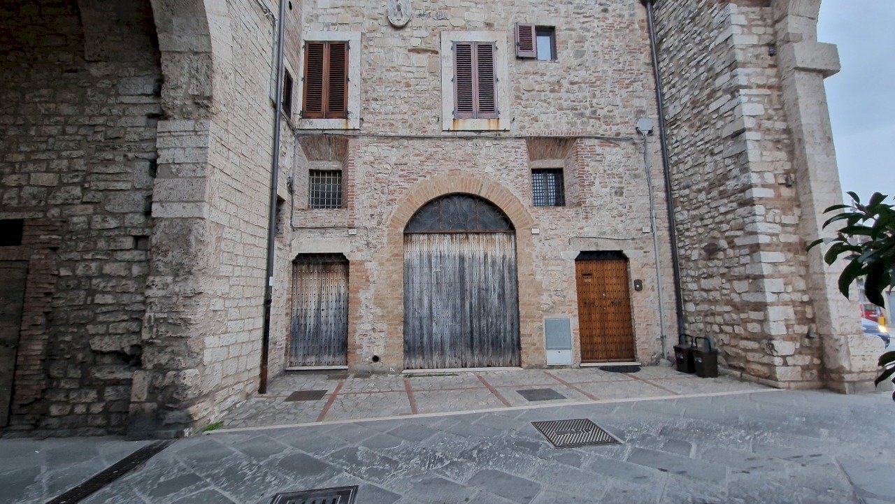 20240209_171849.jpg - Locale Commerciale Via Giacomo Matteotti, Todi - foto 1