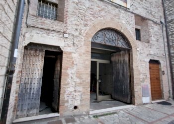 20240209_171542.jpg - Locale Commerciale Via Giacomo Matteotti, Todi - foto 8