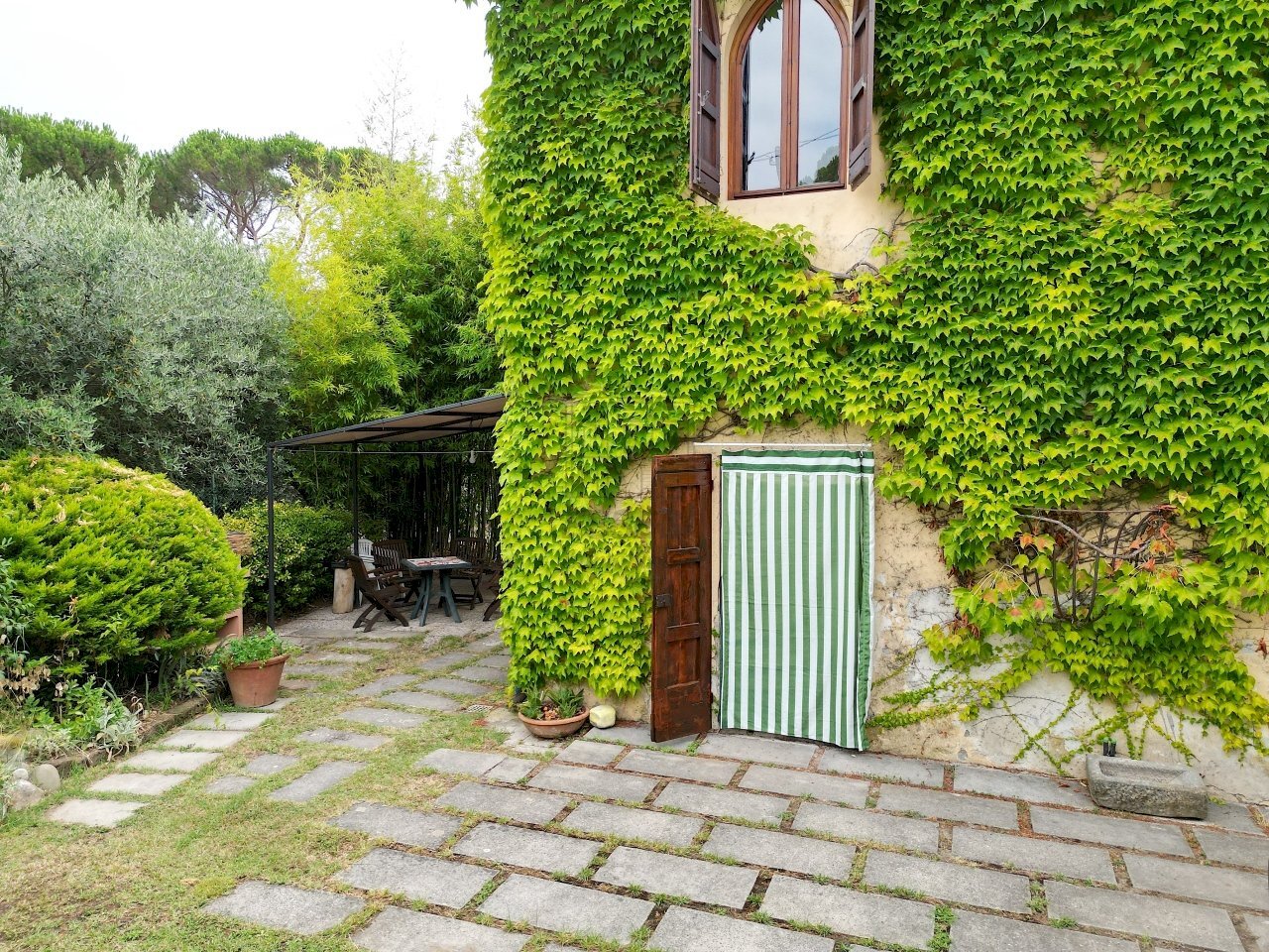 vendesi villa anni 70 con giardino privato capanno - Villa Via della Chiesa di Gragnano, Capannori - foto 3