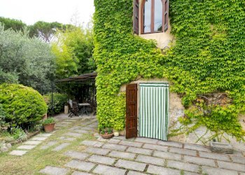 vendesi villa anni 70 con giardino privato capanno - Villa Via della Chiesa di Gragnano, Capannori - foto 3