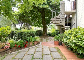vendesi villa anni 70 con giardino privato capanno - Villa Via della Chiesa di Gragnano, Capannori - foto 5